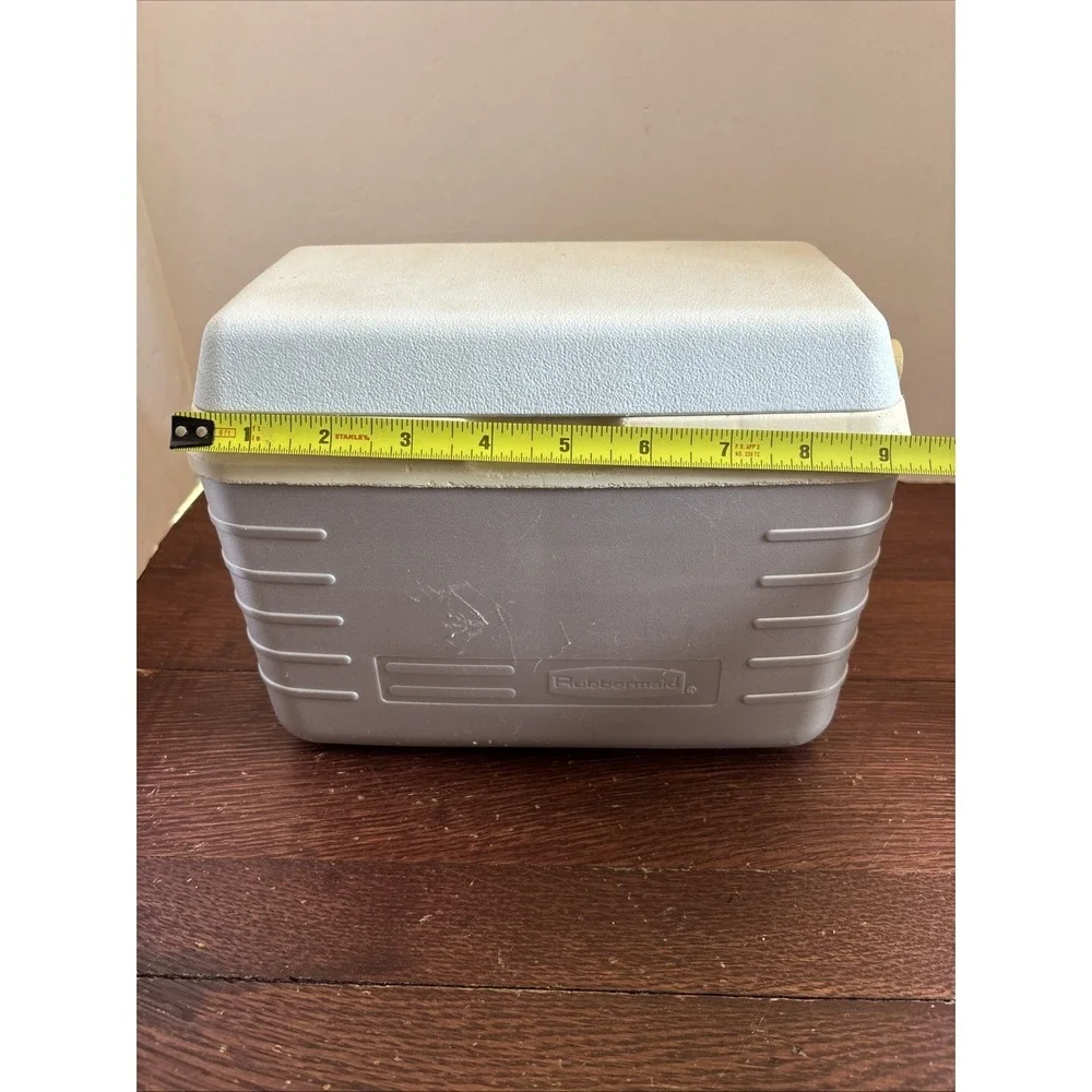 RARE Rubbermaid Lavender Pearl Accents Cooler Model 2901 Holds 3‎ Cans Or Lunch